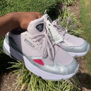 SALE 🔴 NWT Adidas Falcon sneakers